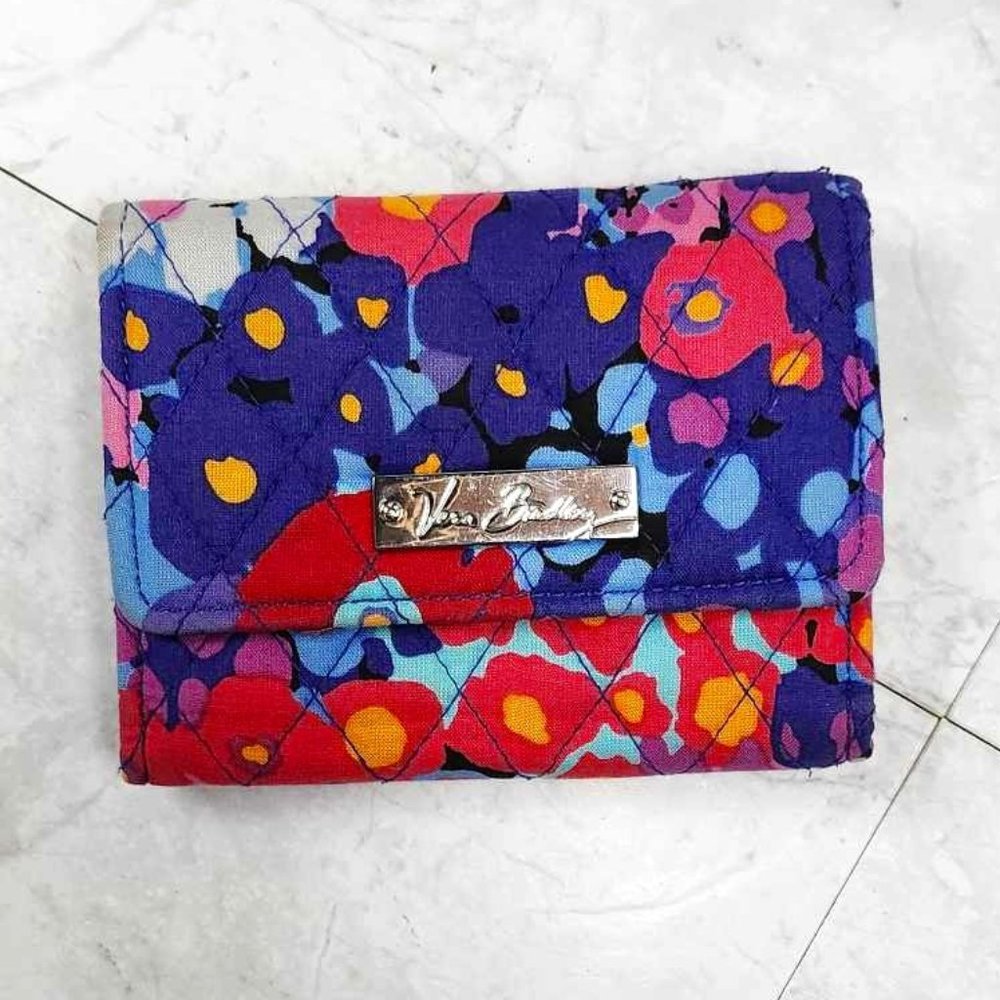 Vera Bradley Compact Wallet in Cotton Trifold Floral Print